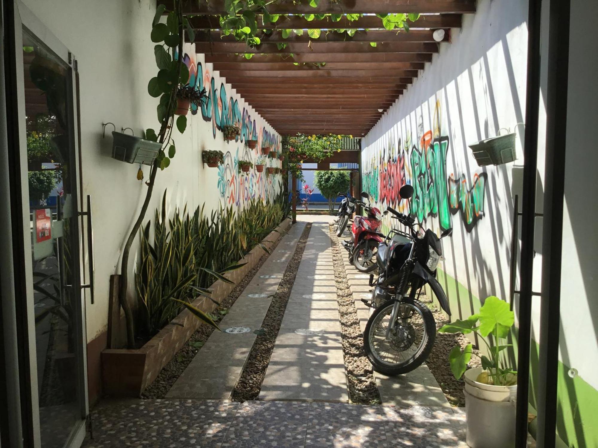 Tambopata Hostel Puerto Maldonado Bagian luar foto